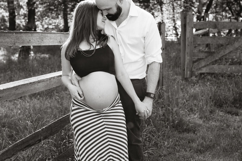 07_outdoor_belly_maternity_pictures