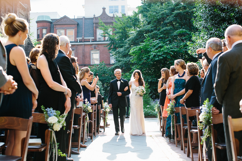 An outdoor wedding ceremony was held in the courtyard of the College of Physicians in Philadelphia.