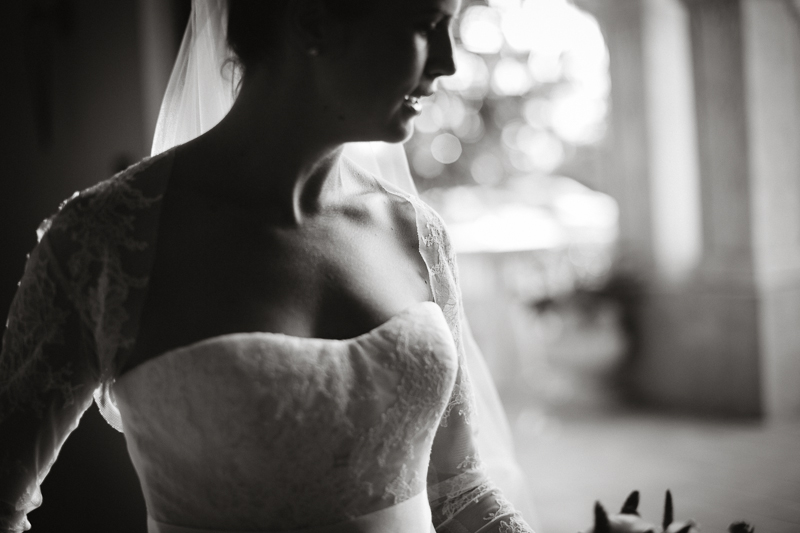 Black and white modern portraits of the bride before her wedding ceremony in Hawaii.