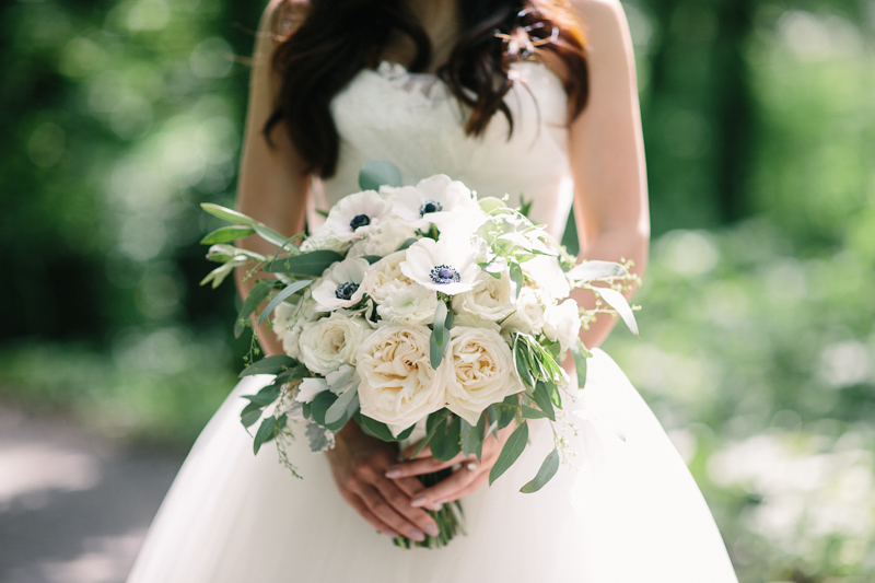 Summer floral bouquet at the rustic Fernbrook Farms wedding in NJ.