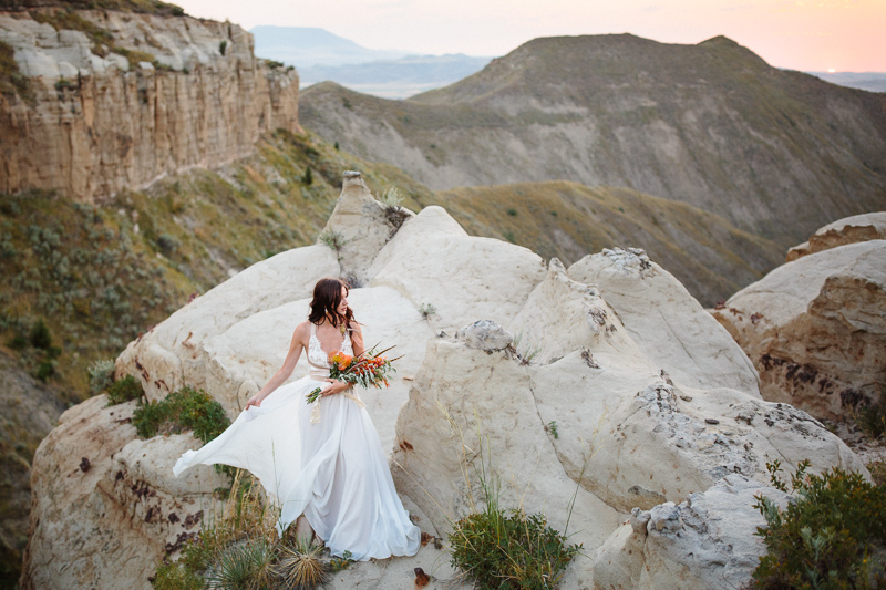 Montana bride white sandstone cliffs wedding