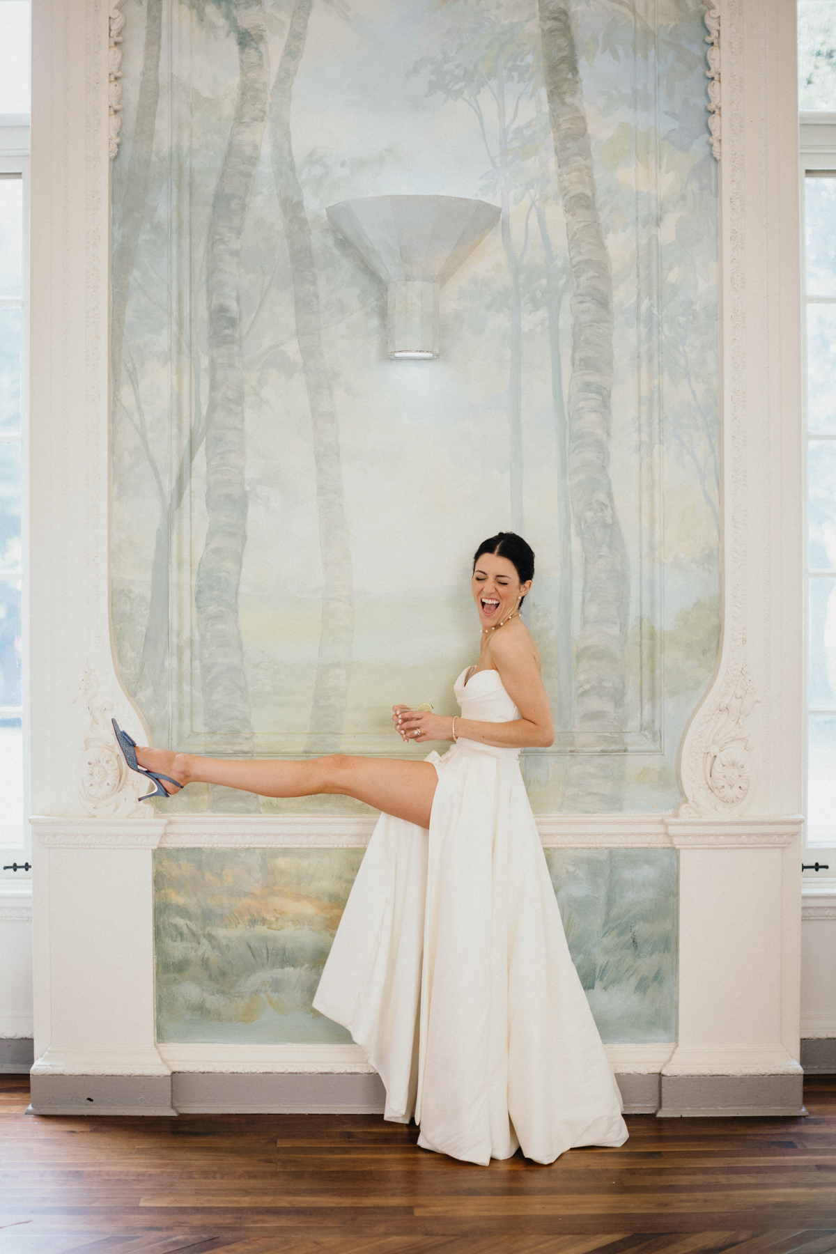 Bridal portrait in front of a fresco wall