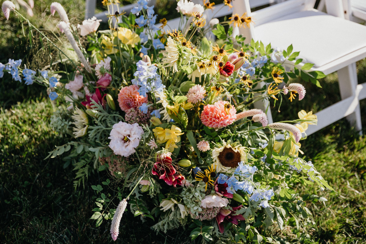 Colorful spring wedding florals