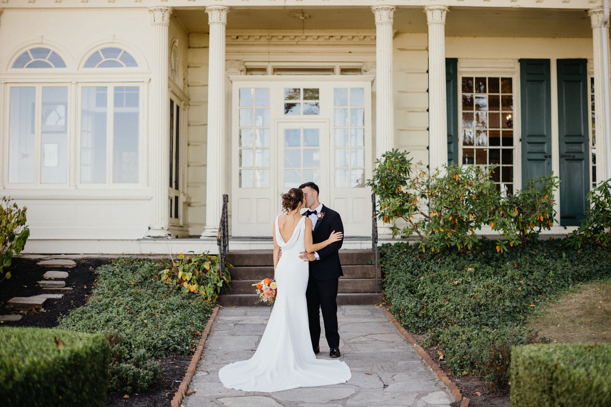 Wedding portraits at Glen Foerd.