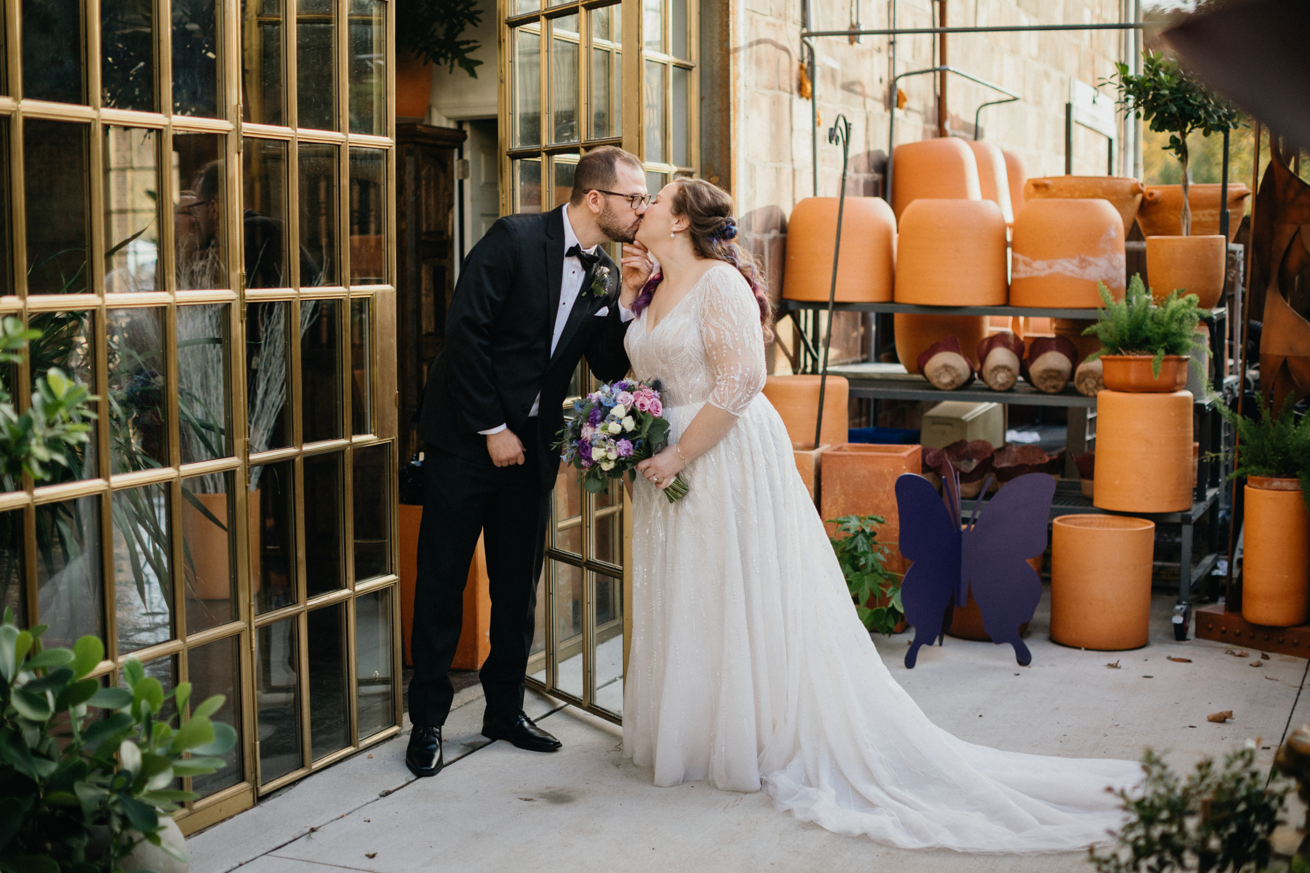 Artesano is one of Philly's premier unique venues featuring a greenhouse, indoor reception space and outdoor ceremony space. 