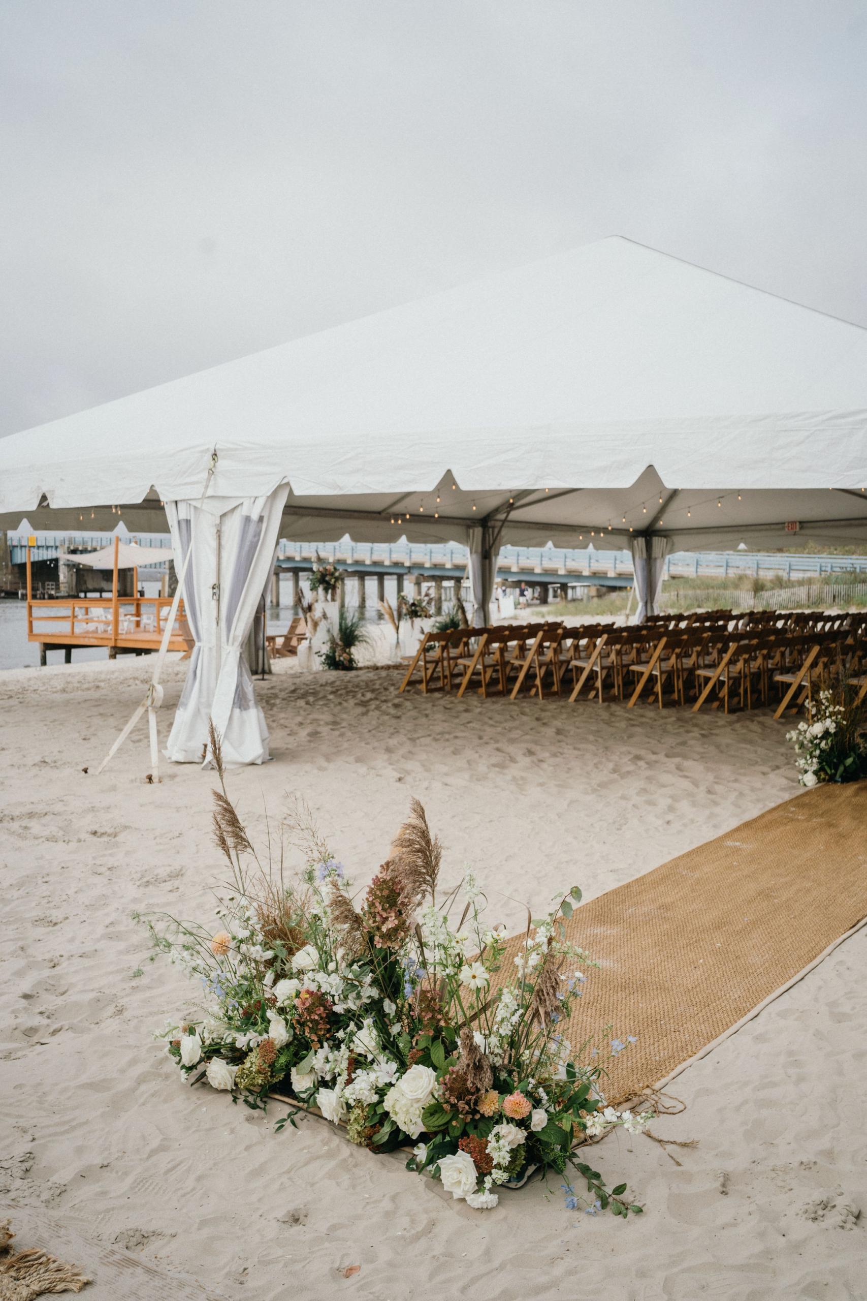 A beautifully simple floral arrangement in sandy, neutral tones.