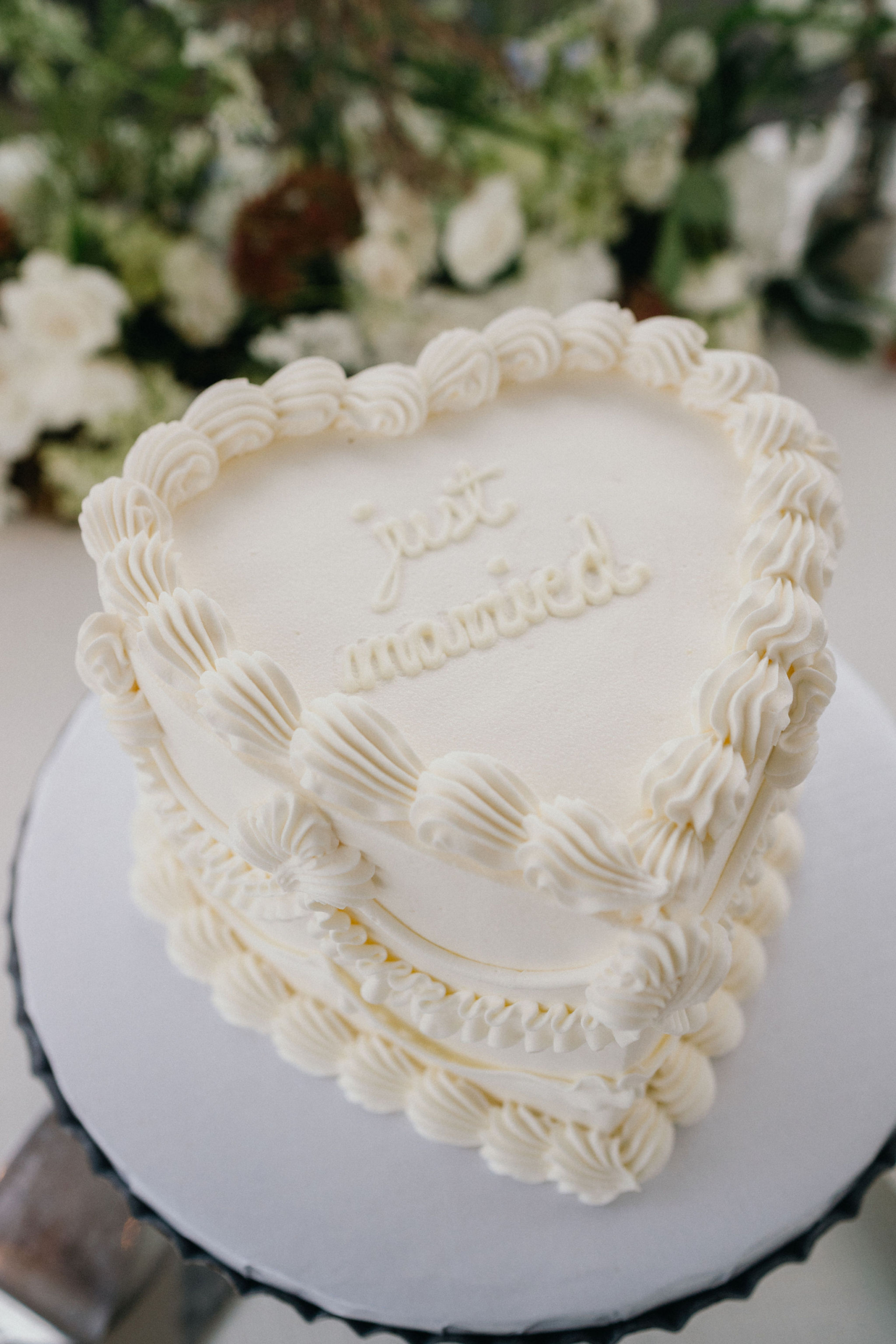 Vintage wedding cake with the words "Just Married" written.