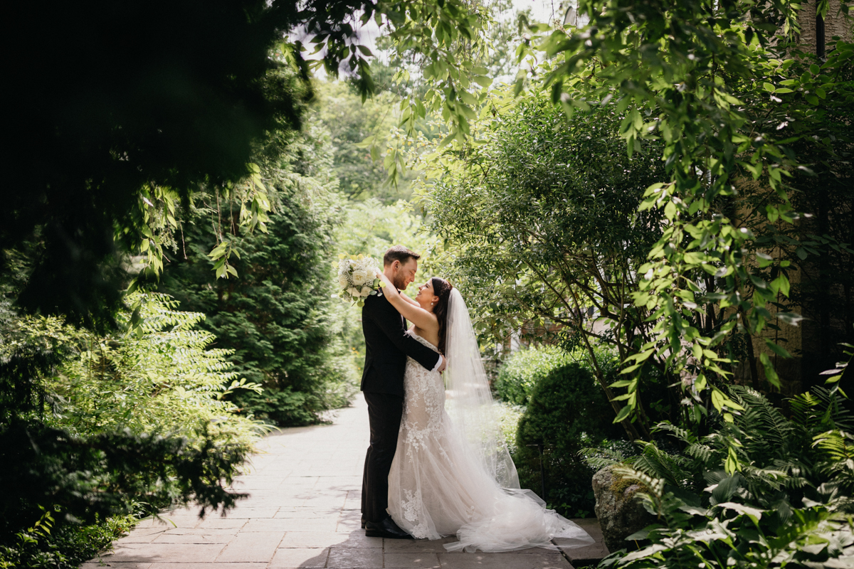 couples portraits at outdoor wedding venue in new hope pa