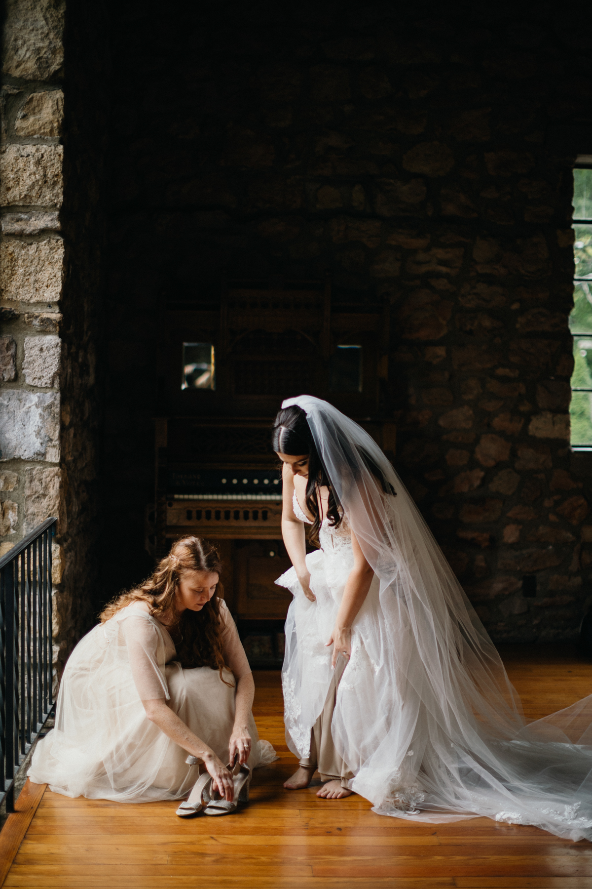 bride getting ready at holly hedge estate
