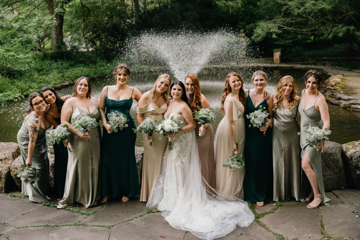 bridal party at new hope wedding venue