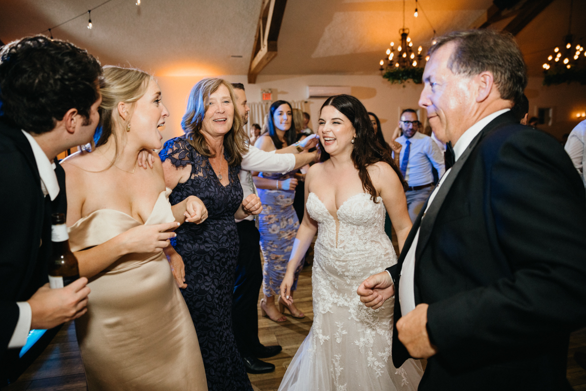 dancing at new hope wedding reception