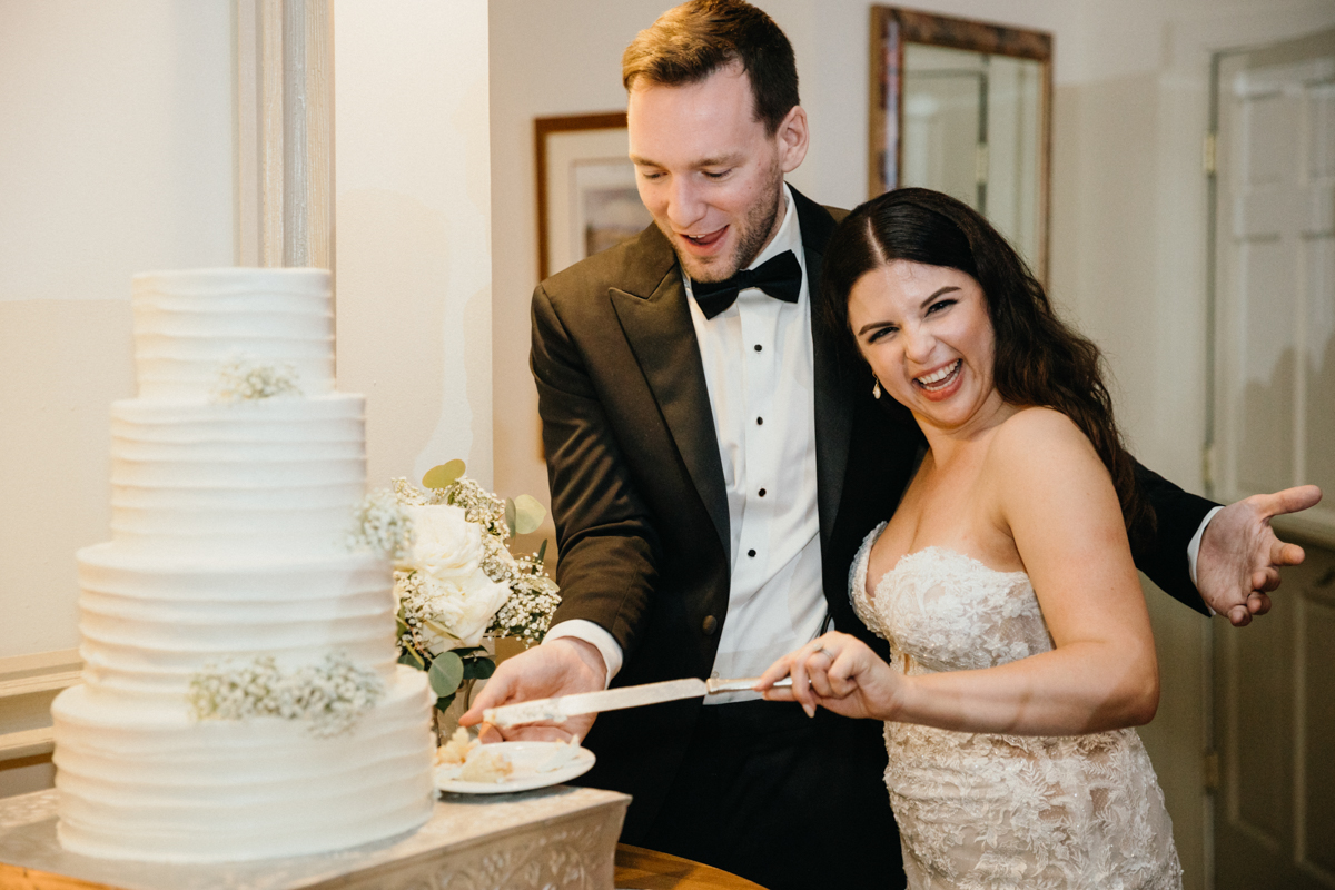outdoor new hope wedding venue cake cutting