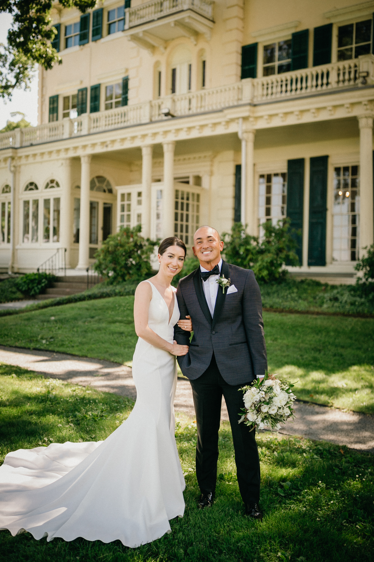 Portraits by the Delaware River – Glen Foerd wedding