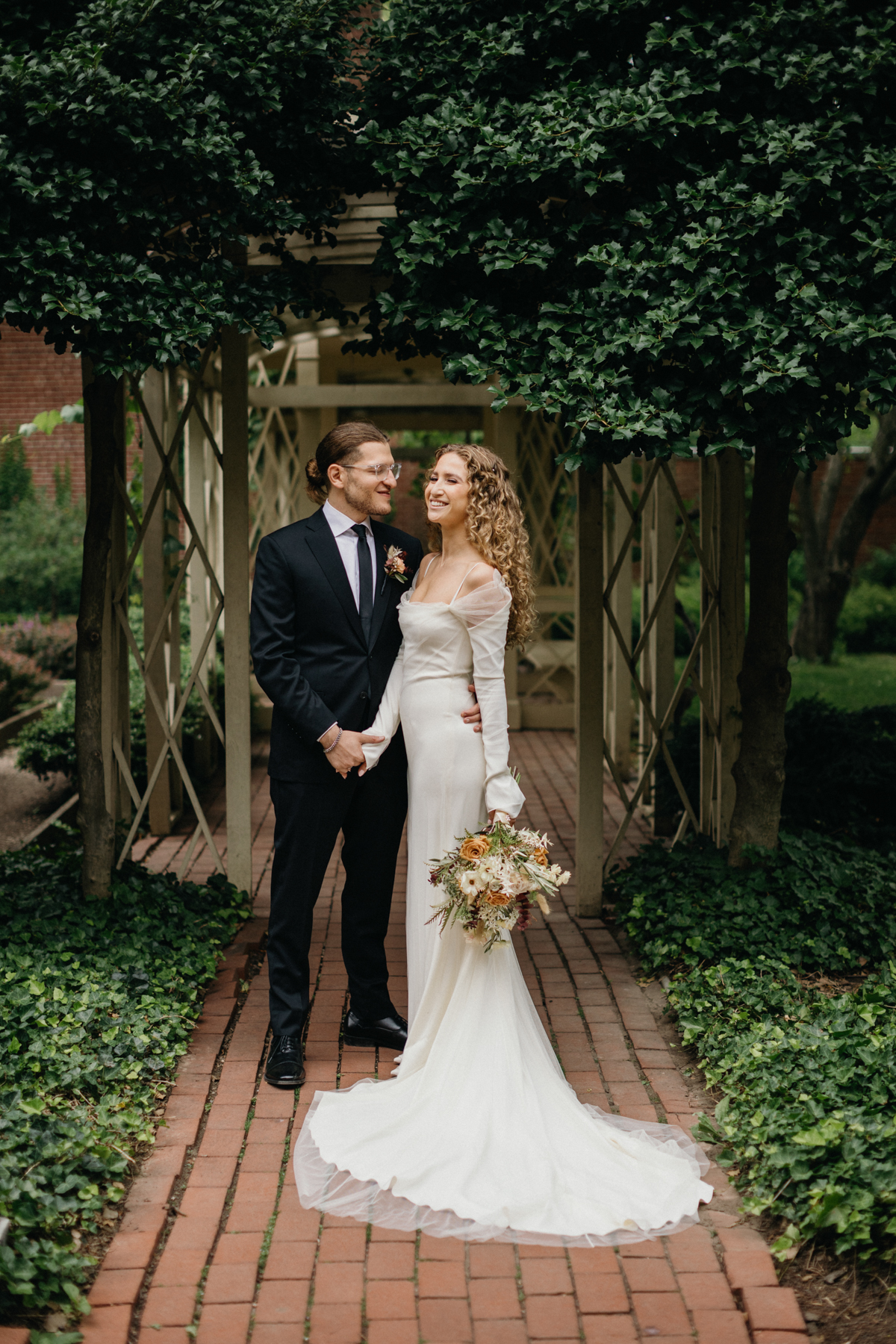 Soft golden hour portraits near the 18th Century Garden. – Zahav wedding, editorial photographer.