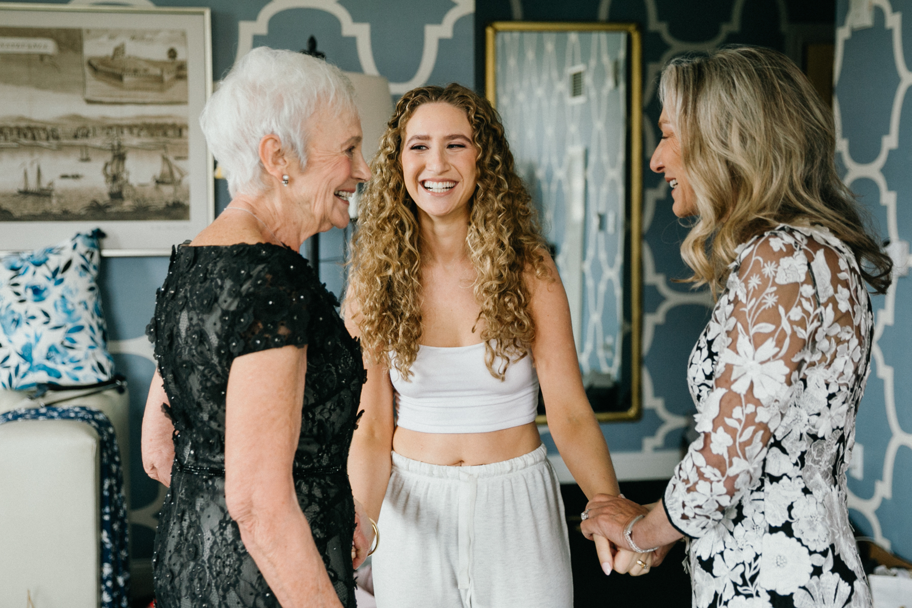 Adorable moment before the ceremony in a Kimpton Monaco hotel room – editorial photographer.