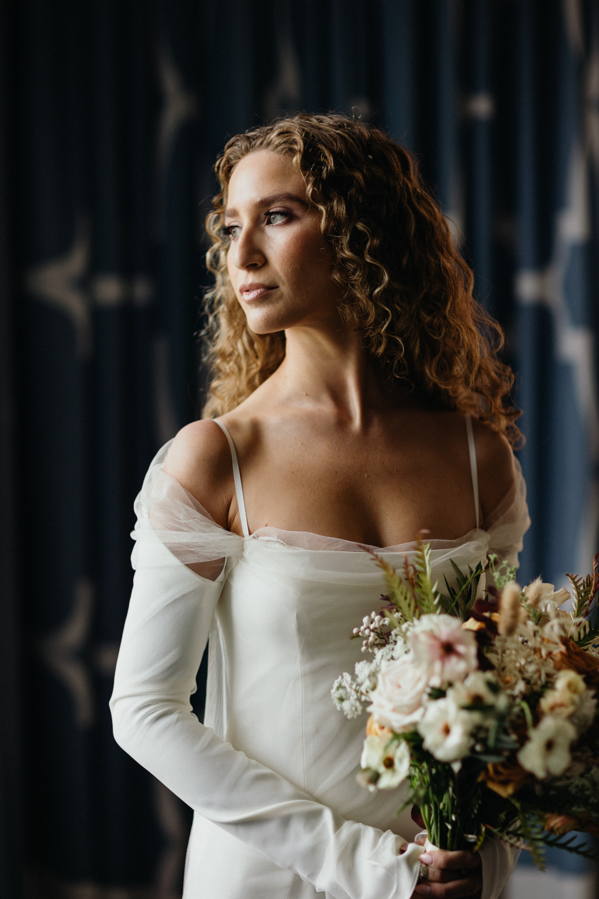 Bride getting ready at Kimpton Monaco with natural morning light. – Philly wedding, Philadelphia wedding.