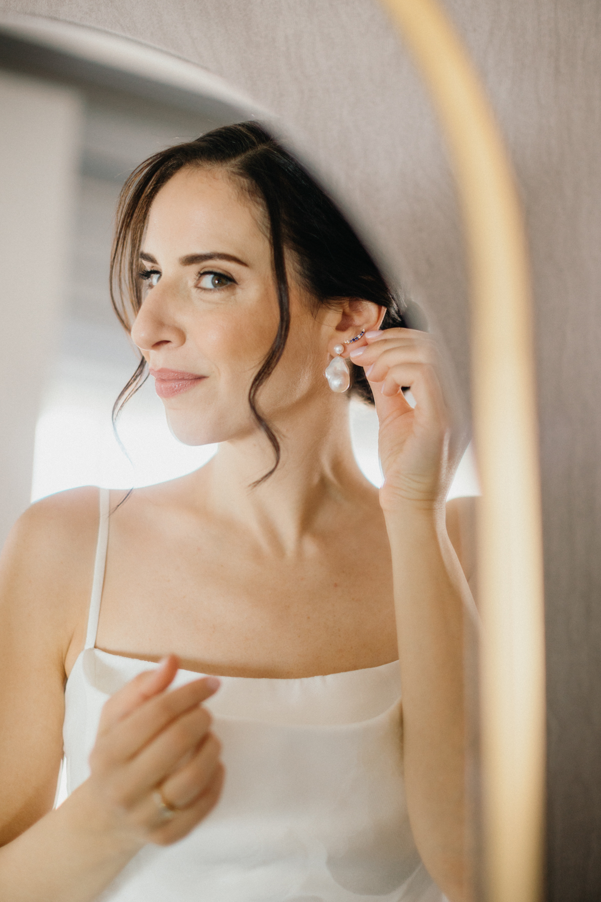 Bride getting ready for her wedding at the Fairmount Park Horticulture Center