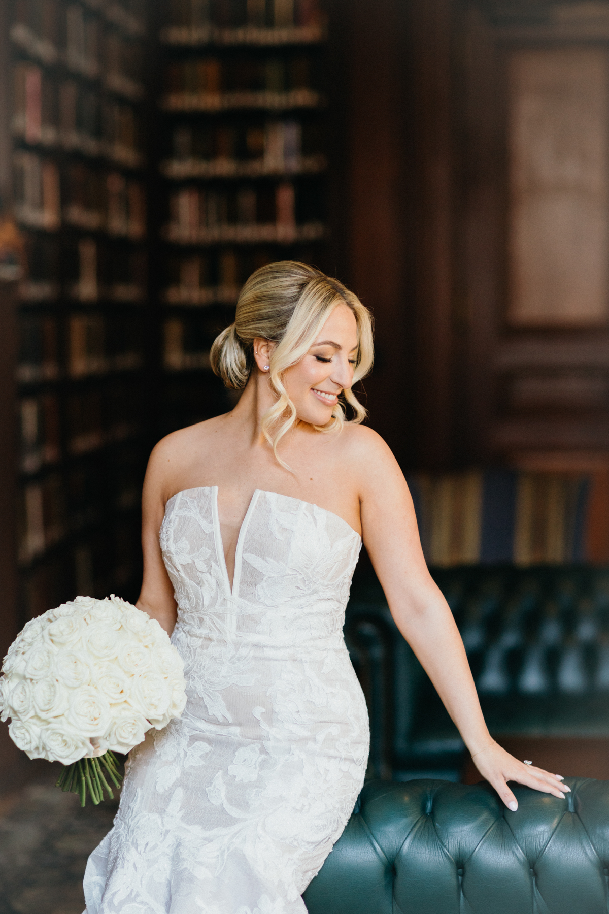 Romantic moment captured at the Union League of Philadelphia