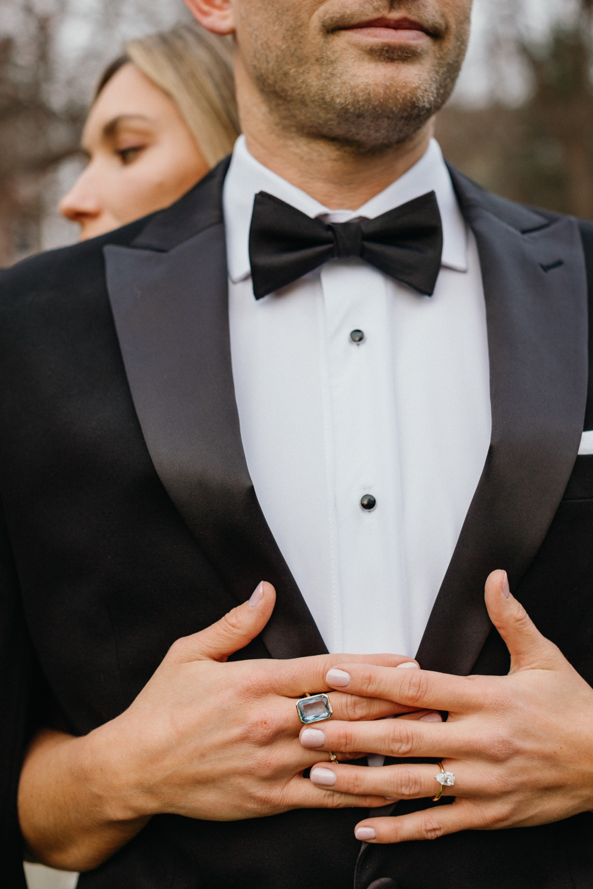 outdoor wedding portraits in philadelphia backyard