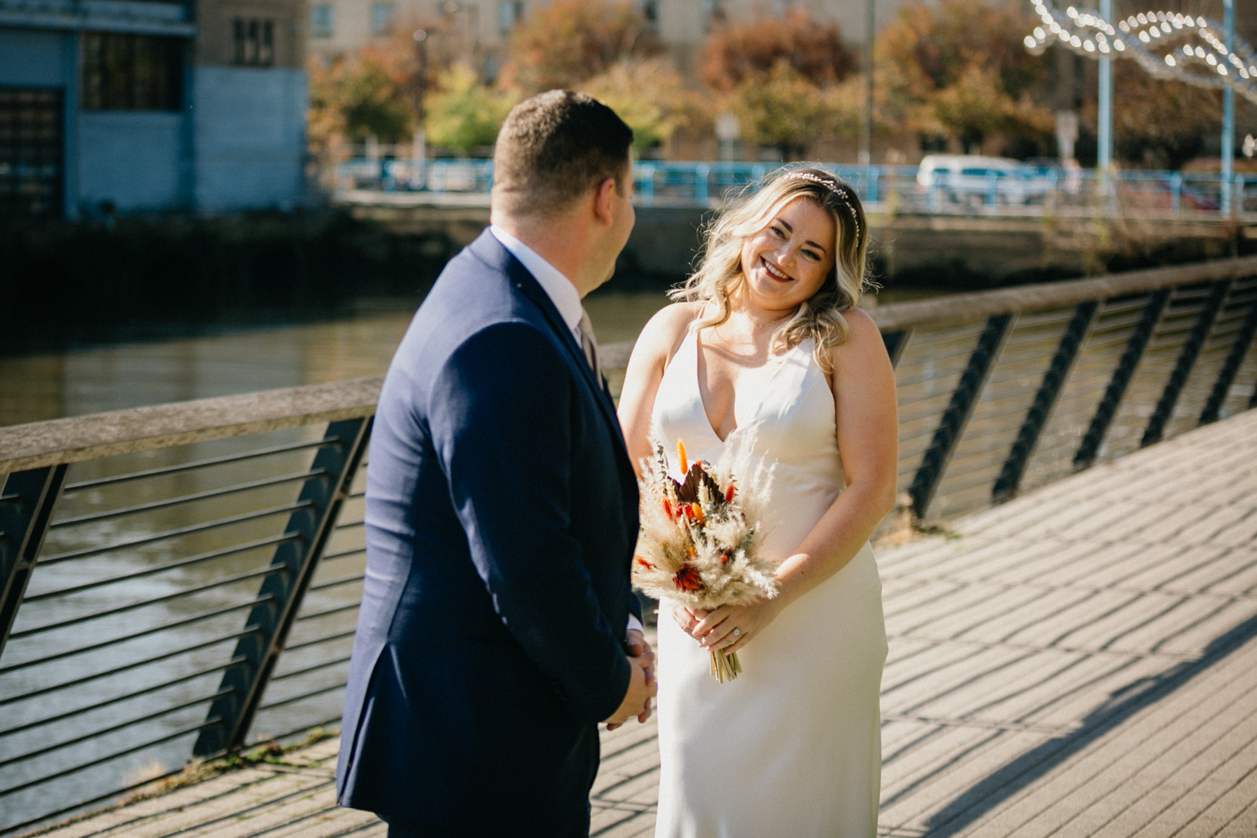 Philadelphia wedding photographer captures couple’s first look by the water