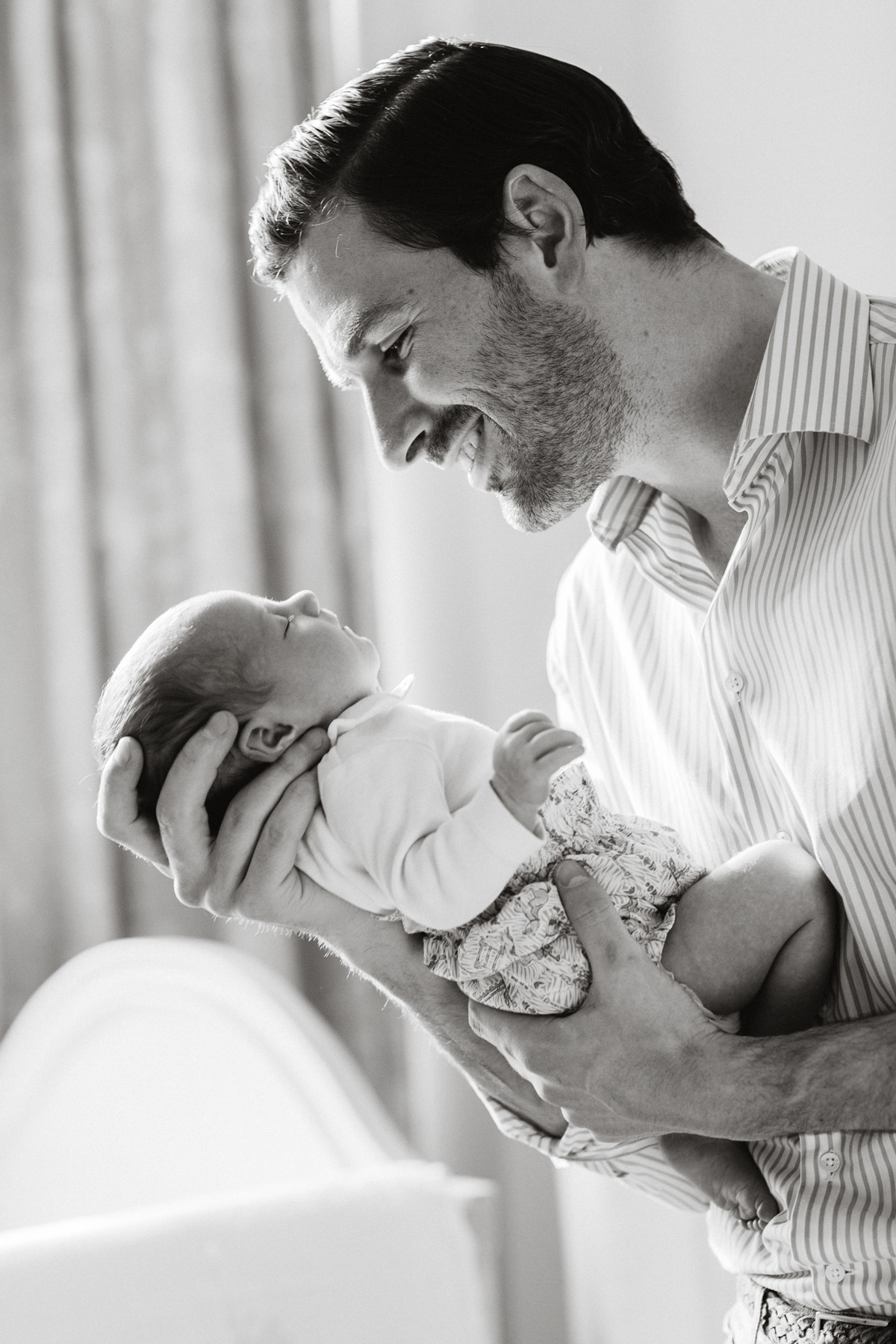 Philly newborn photographer lifestyle images with parents