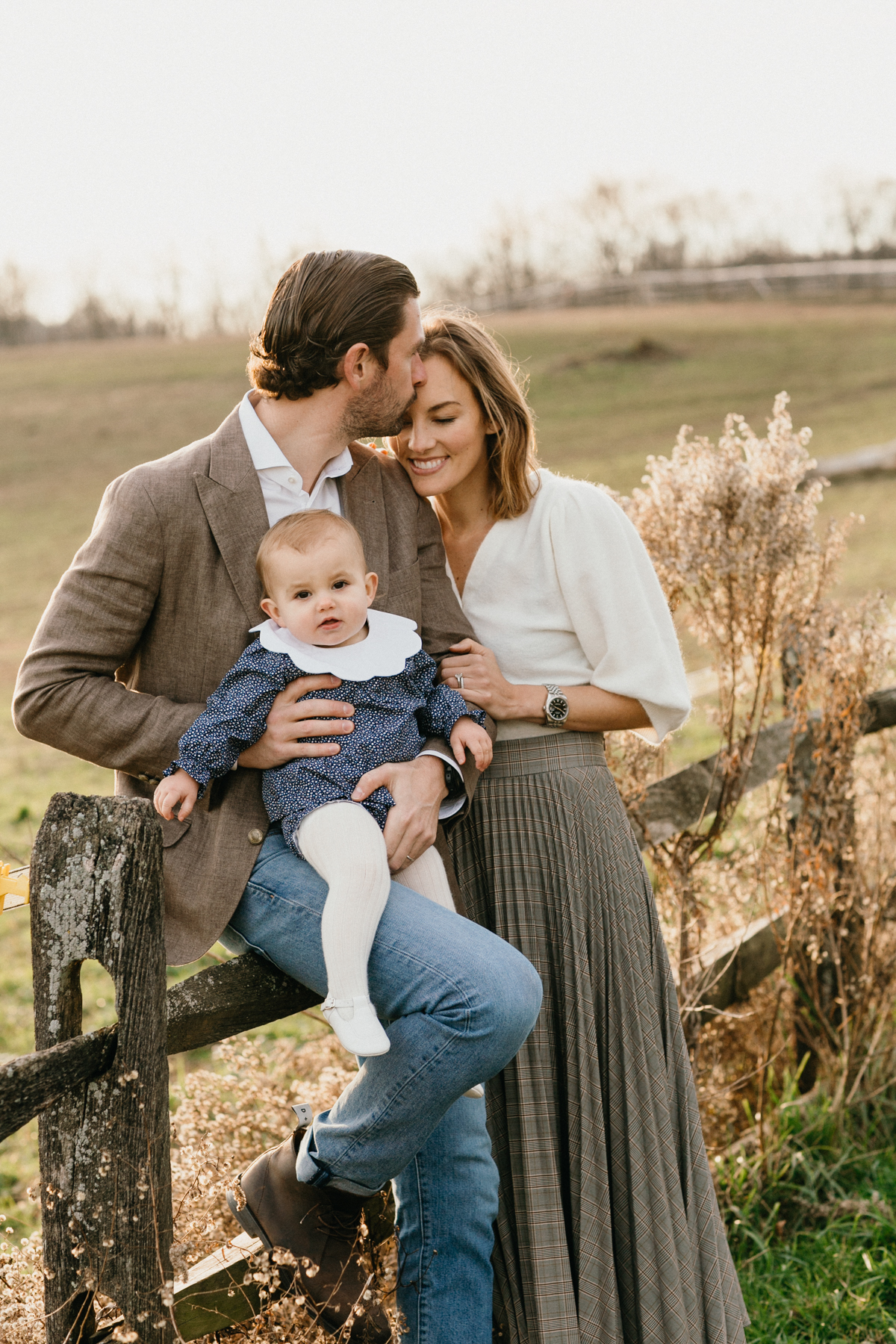 philly family portraits in field