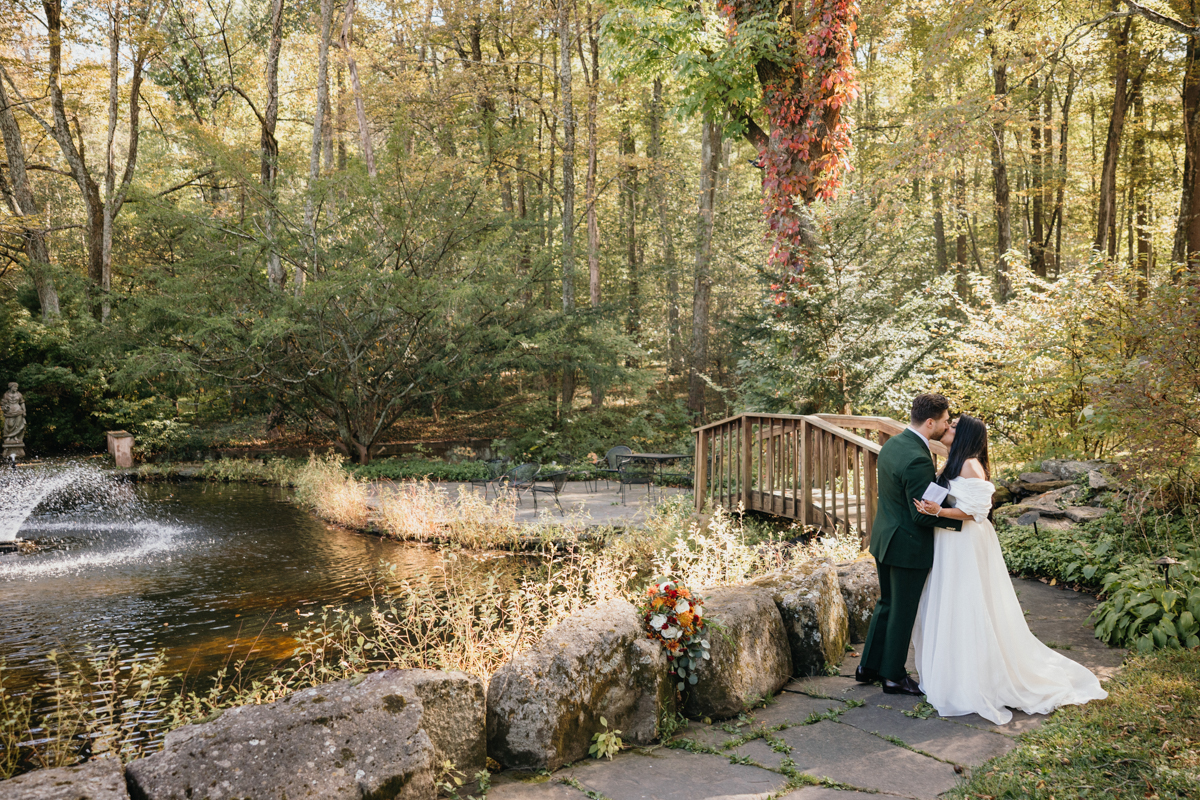 couples portraits at hollyhedge estate wedding