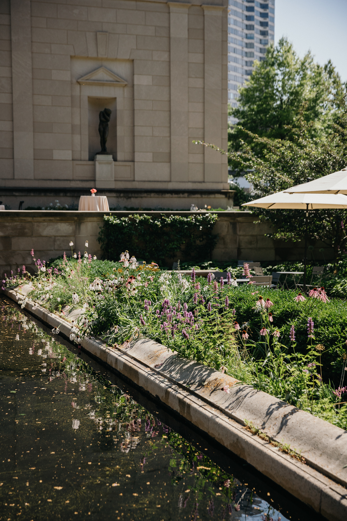 Fine art inspired editorial wedding photo spot at the Rodin Museum