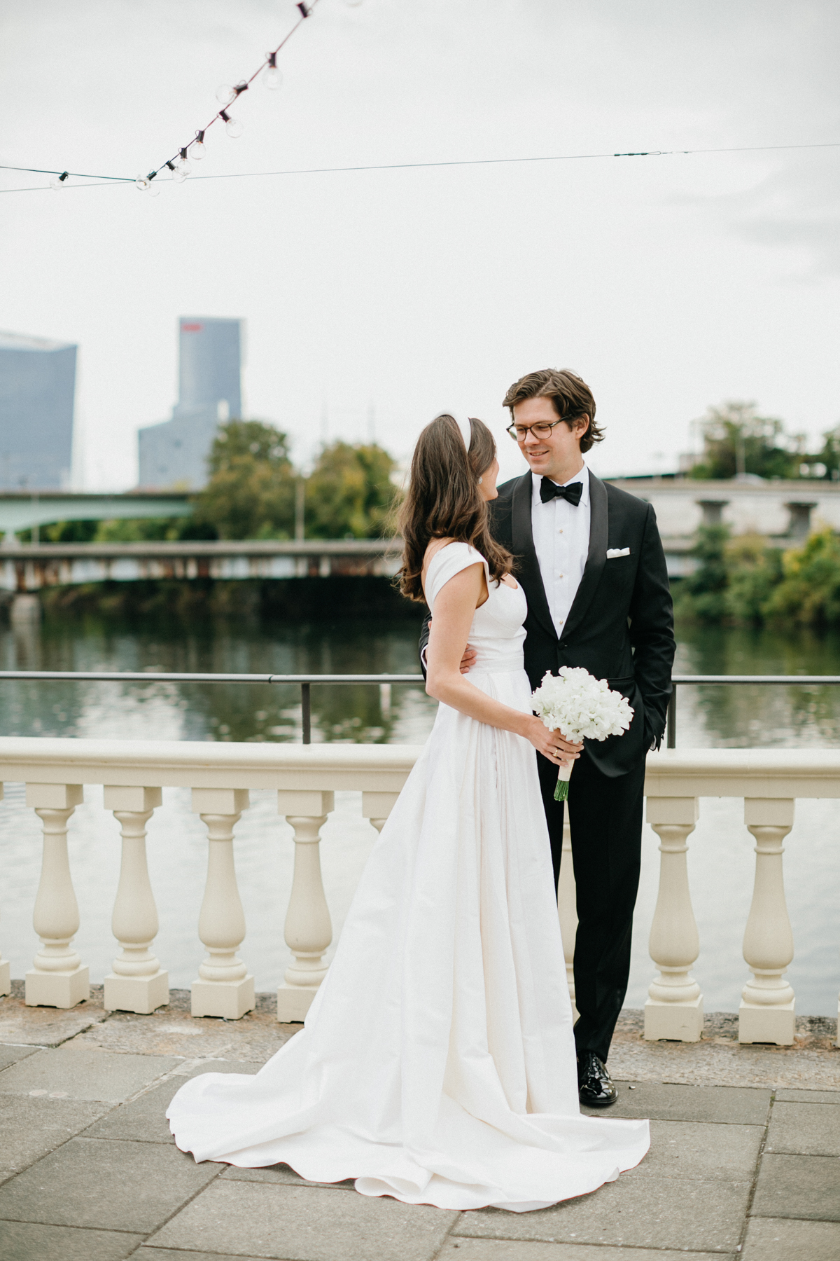 Classic Philly wedding portraits at Fairmount Water Works