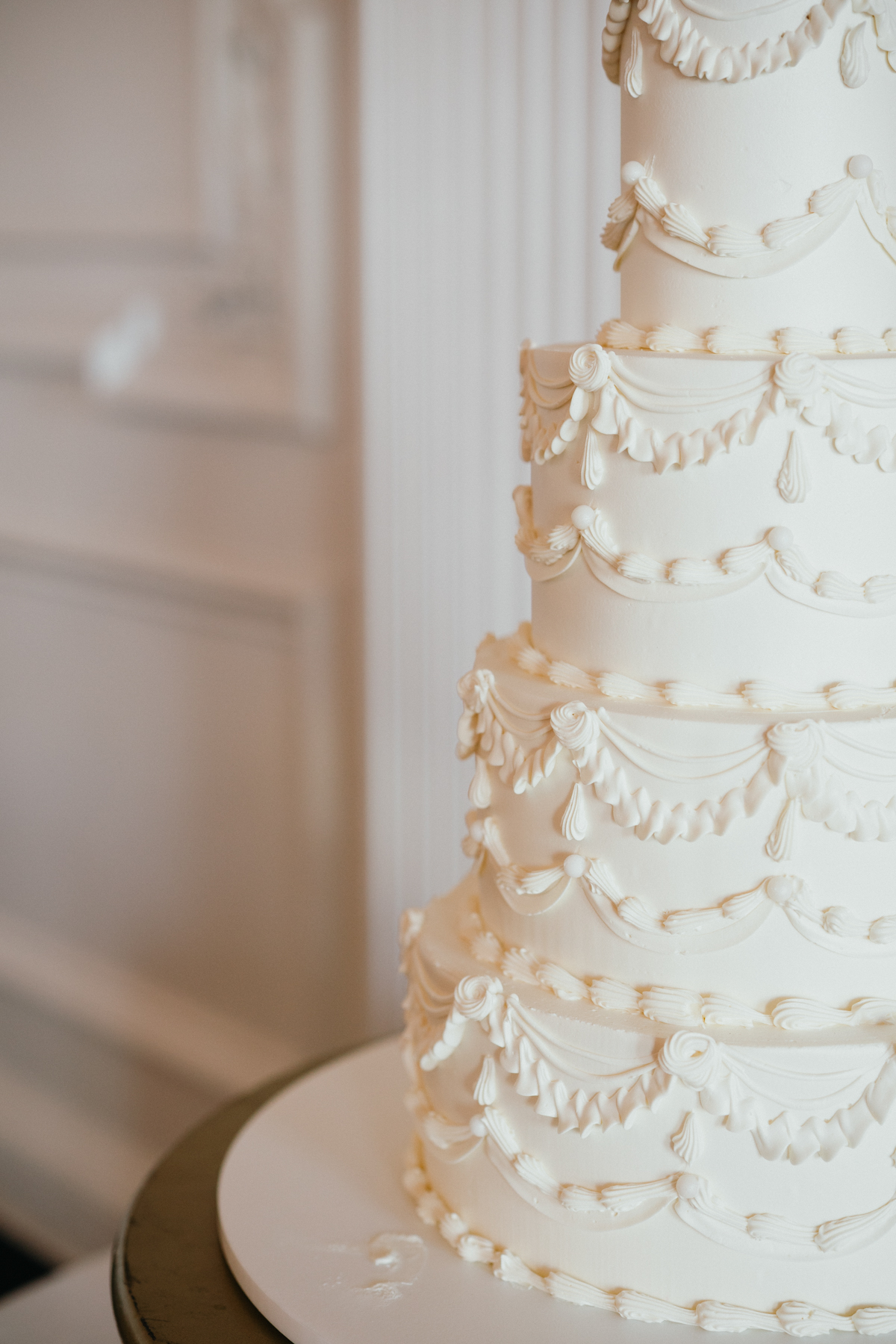 wedding reception at the down town club - white vintage cake