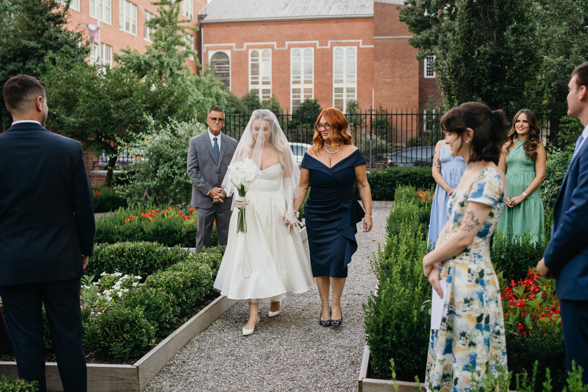 philly elopement 18th century garden